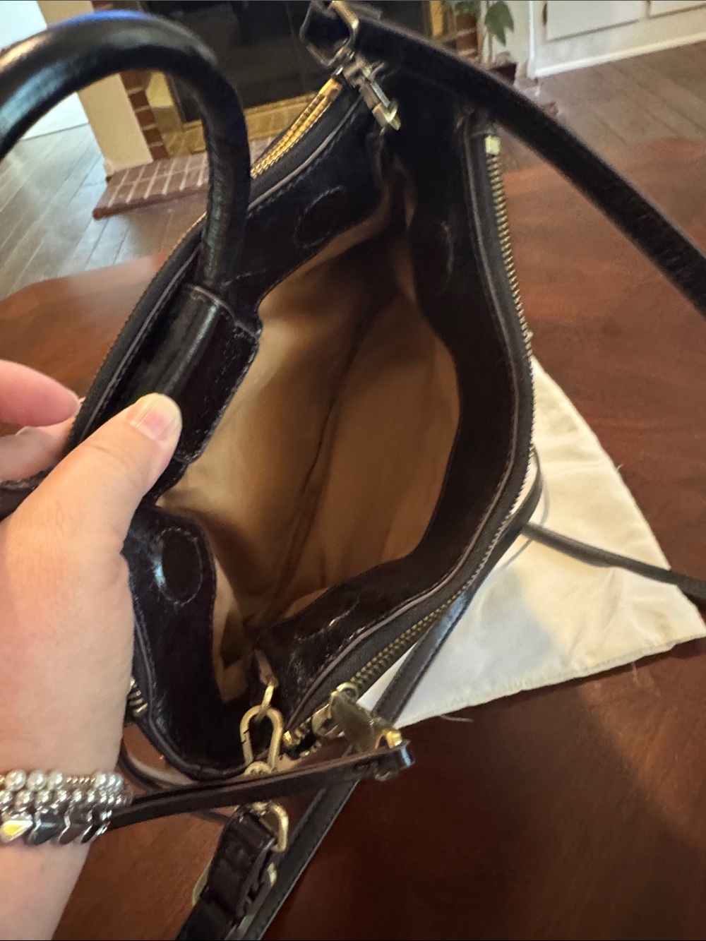 HOBO Black Leather Sable Crossbody - Excellent condition - Picture 5 of 10